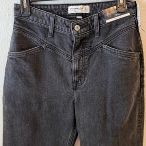 Abercrombie 90’s Relaxed High Rise Jean 27S